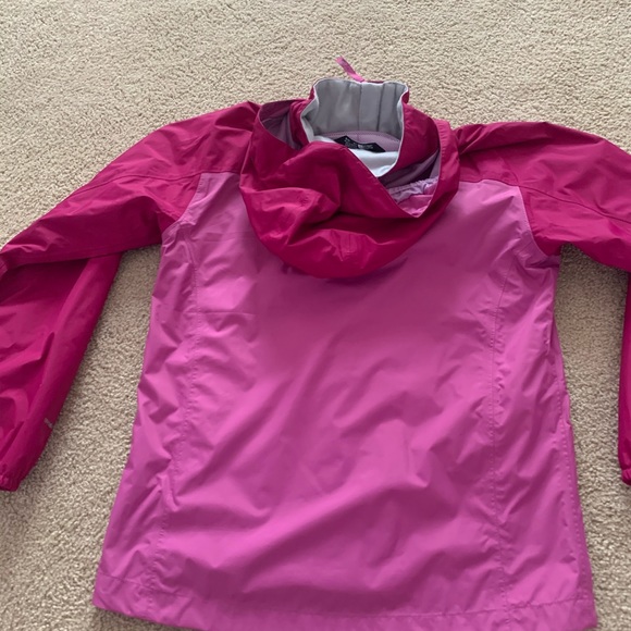 Girls North Face Raincoat - Picture 2 of 4